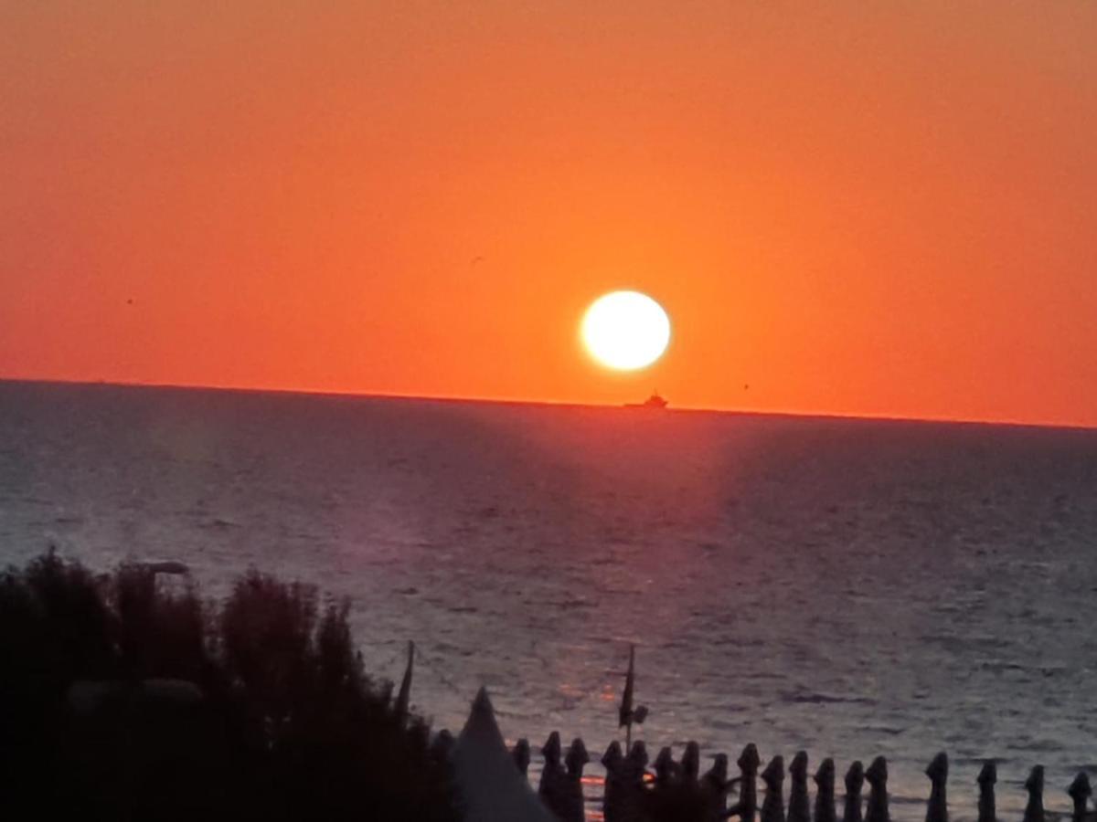 Apart Miren Summerland Appartement Mamaia Buitenkant foto